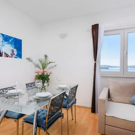 Lejlighed With Sea View Terrace, Ciovo