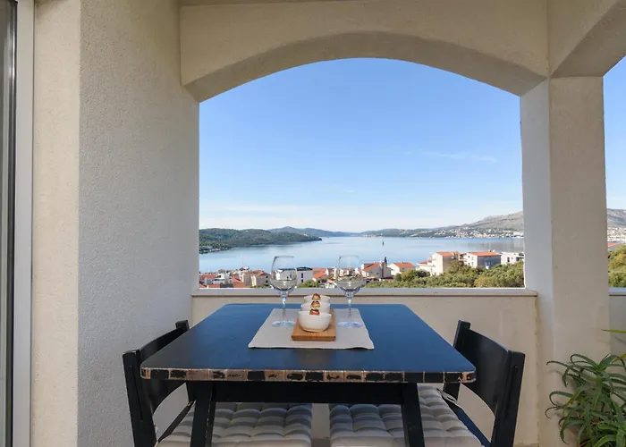 Lejlighed With Sea View Terrace, Ciovo