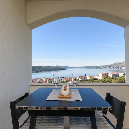 Apartamento With Sea View Terrace, Ciovo