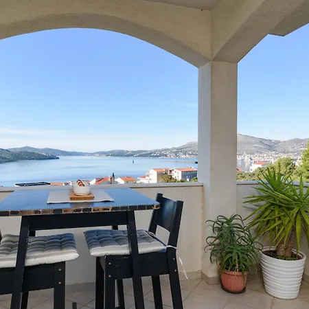 With Sea View Terrace, Ciovo Lägenhet *