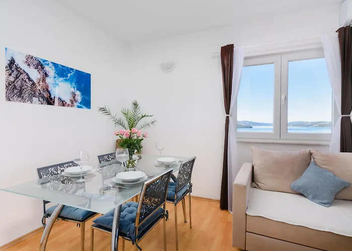Lägenhet With Sea View Terrace, Ciovo